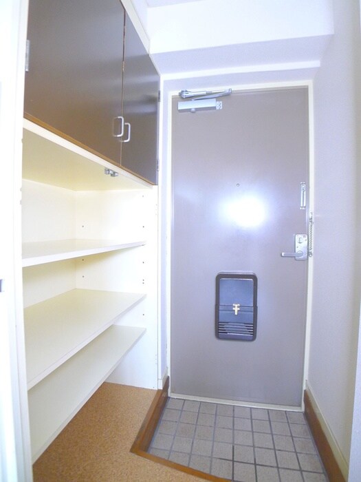 物件内観写真15　(玄関)