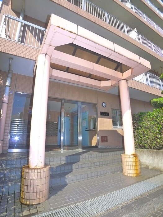 物件外観写真3　(エントランス部分)