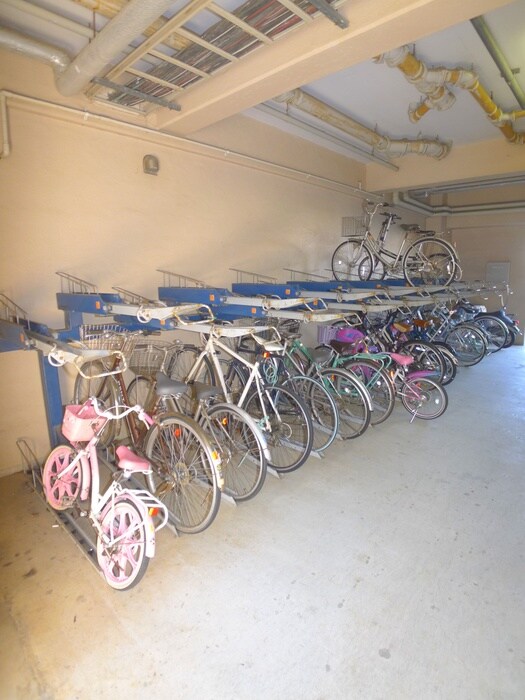 物件外観写真4　(駐輪場)