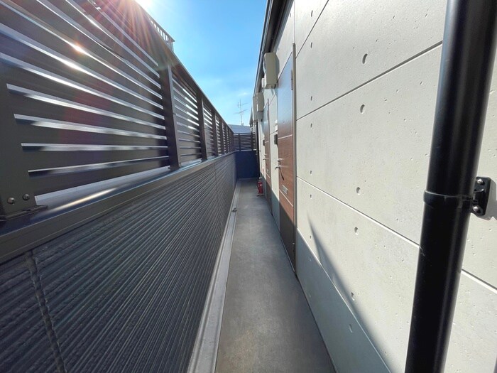 物件外観写真5　(エントランス部分)