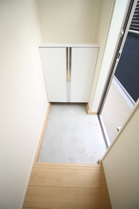 物件内観写真16　(玄関)