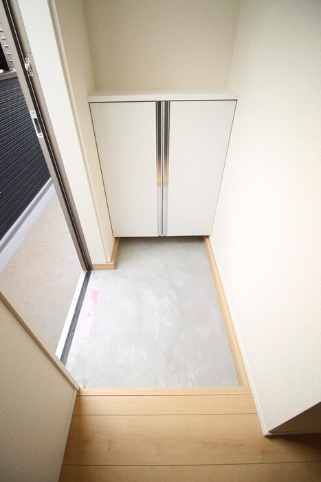 物件内観写真16　(玄関)