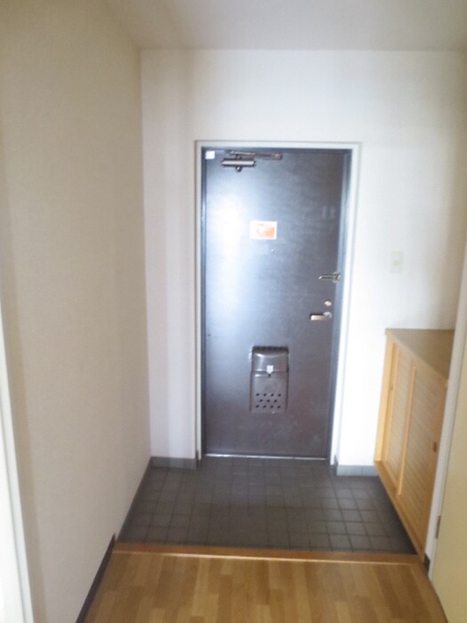 物件内観写真12　(玄関)