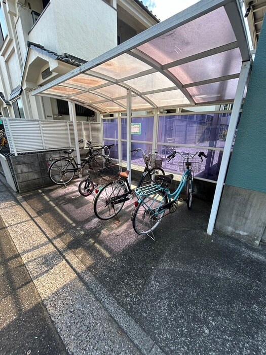 物件外観写真5　(駐輪場)