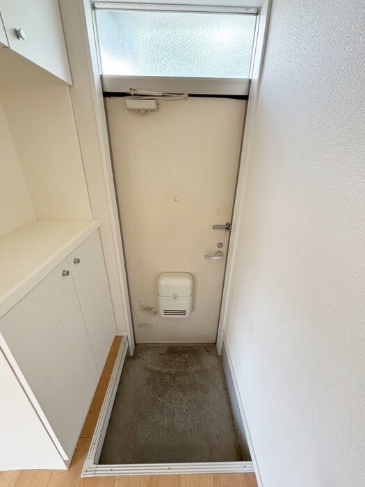物件内観写真16　(玄関)