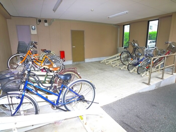 物件外観写真5　(駐輪場)