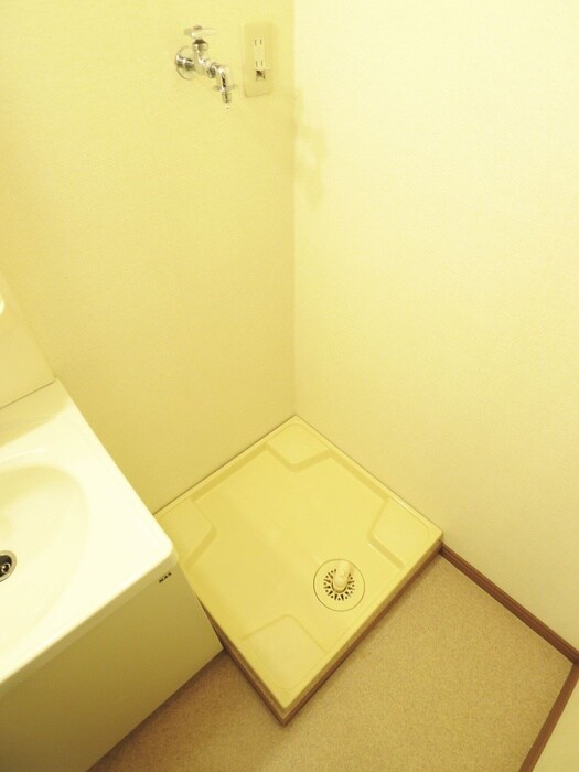 物件内観写真16　(洗濯機置場)