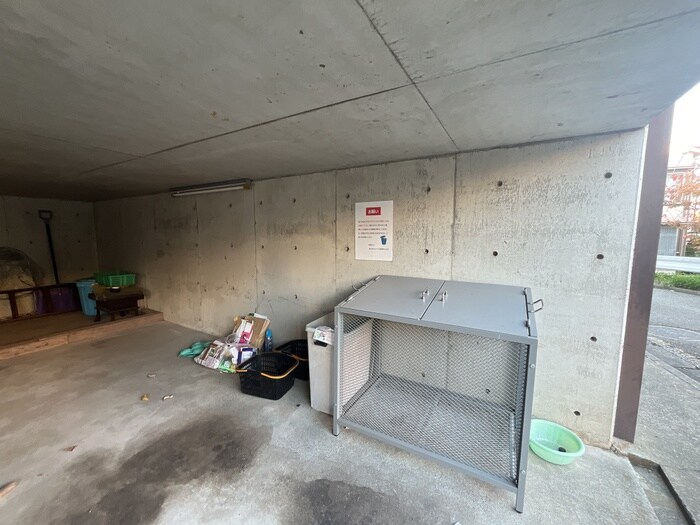 物件外観写真3　(駐車場)