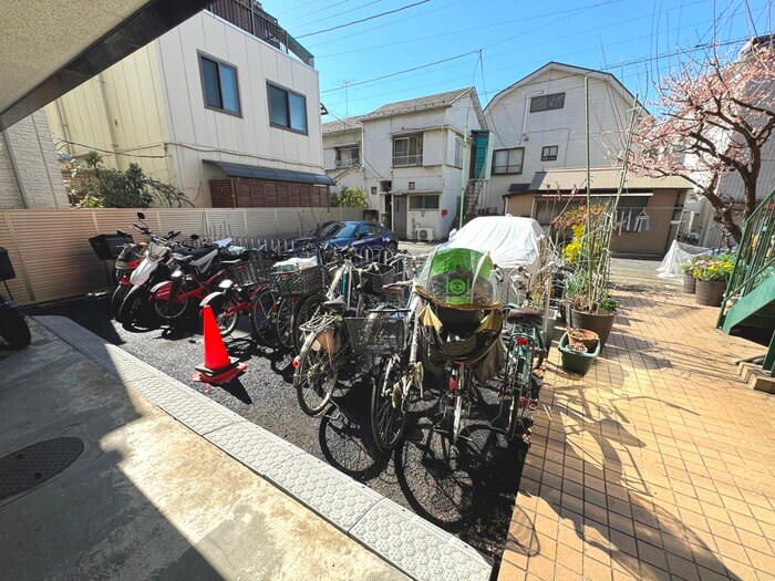 物件外観写真5　(駐輪場)