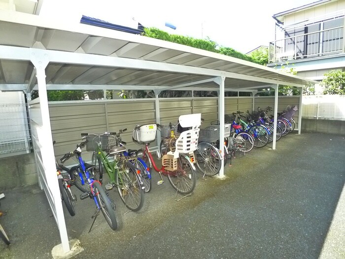 物件外観写真4　(駐輪場)