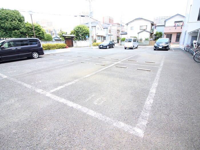 物件外観写真6　(駐車場)