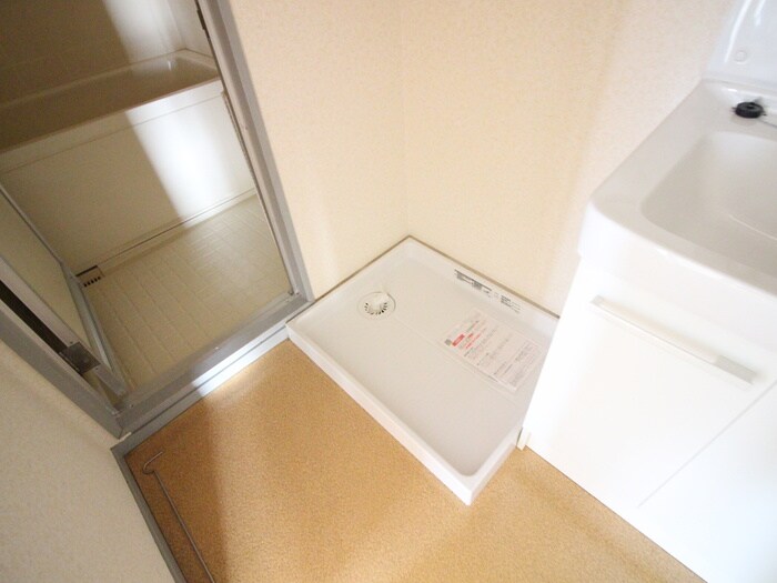 物件内観写真14　(洗濯機置場)