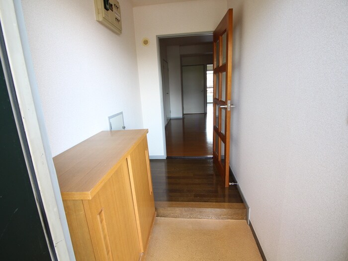 物件内観写真16　(玄関)
