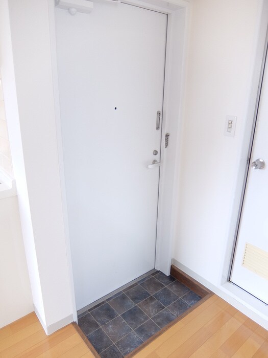 物件内観写真10　(玄関)