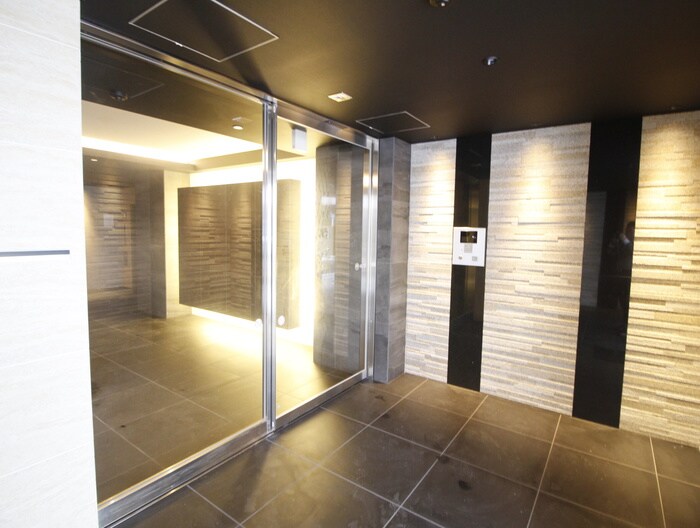 物件外観写真4　(エントランス部分)