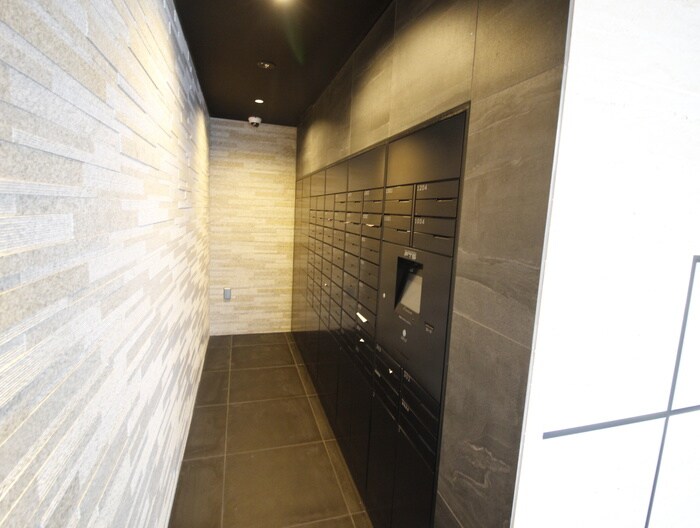 物件外観写真5　(エントランス部分)