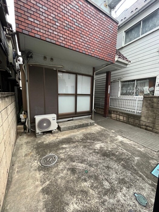 物件外観写真2　(駐車場)