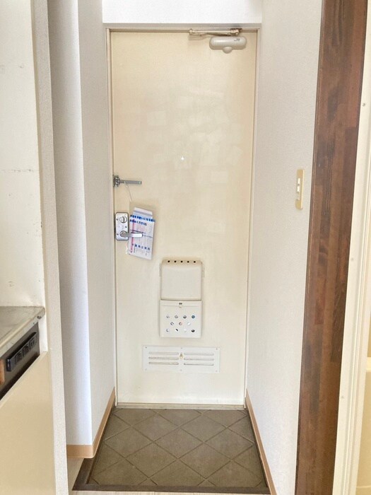 物件内観写真14　(玄関)