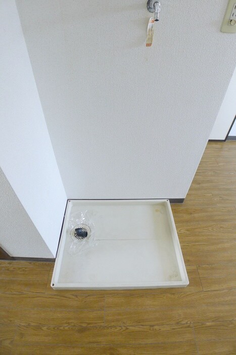 物件内観写真14　(洗濯機置場)