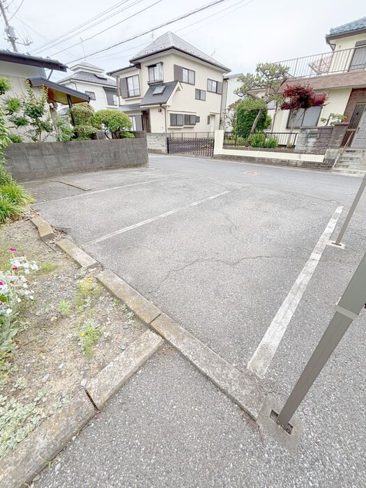 物件外観写真4　(駐車場)
