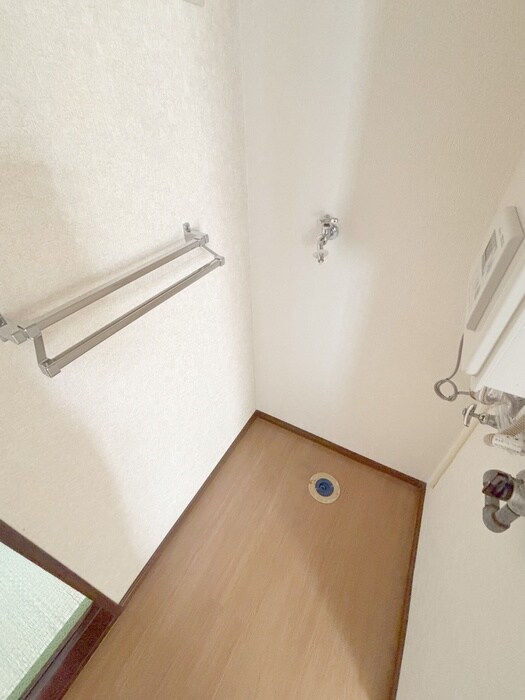 物件内観写真16　(洗濯機置場)