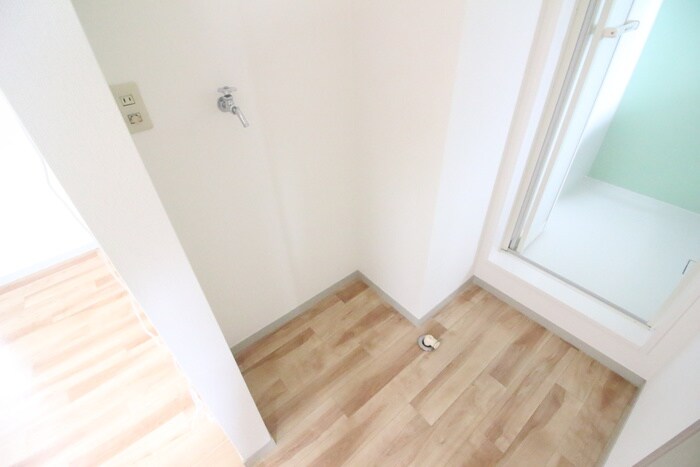 物件内観写真14　(洗濯機置場)