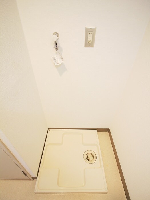 物件内観写真17　(洗濯機置場)