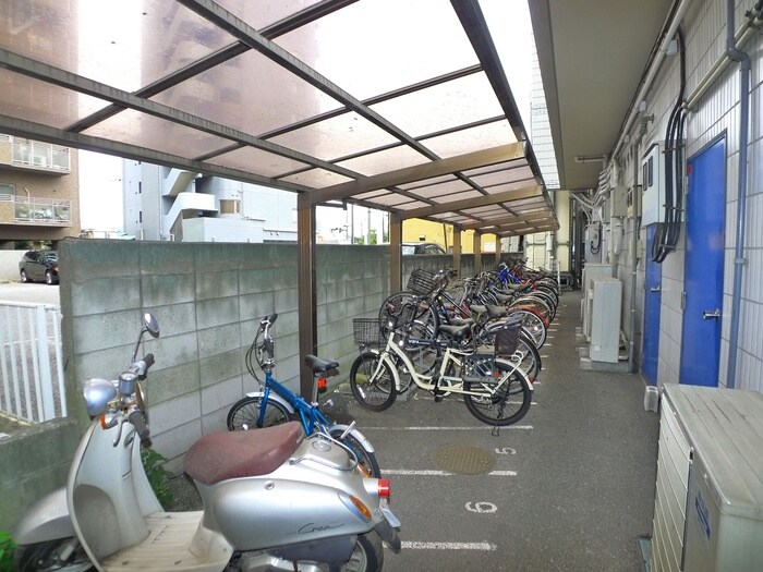 物件外観写真5　(駐輪場)