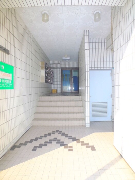 物件外観写真6　(エントランス部分)