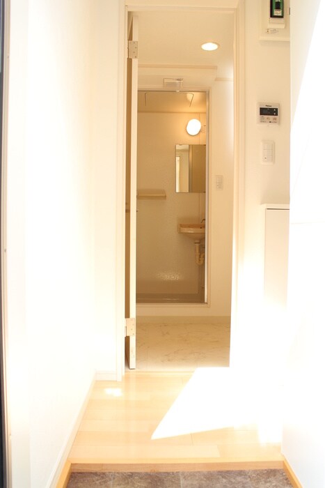 物件内観写真10　(玄関)