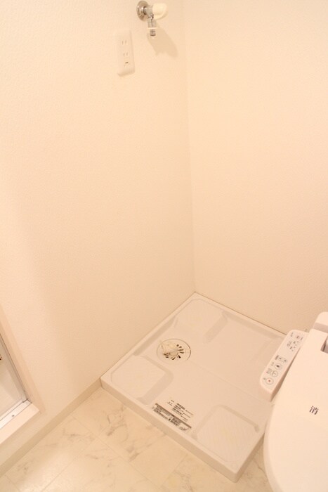 物件内観写真12　(洗濯機置場)