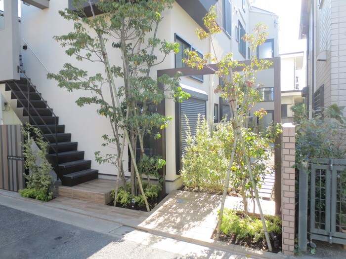 物件外観写真3　(エントランス部分)