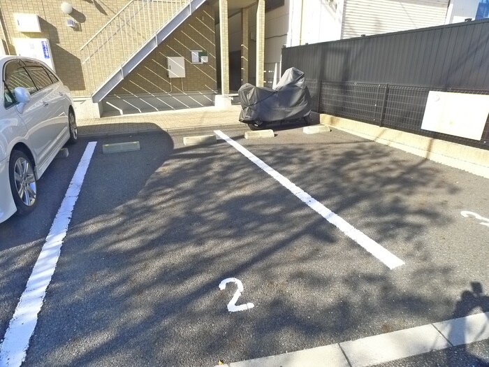 物件外観写真3　(駐車場)