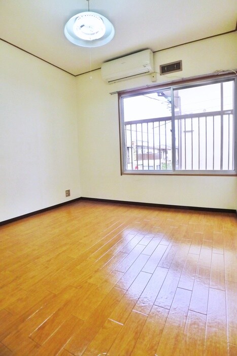 物件内観写真7　(室内からの展望)