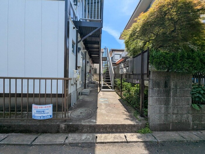 物件外観写真3　(エントランス部分)