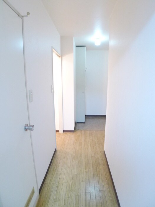 物件内観写真16　(廊下)