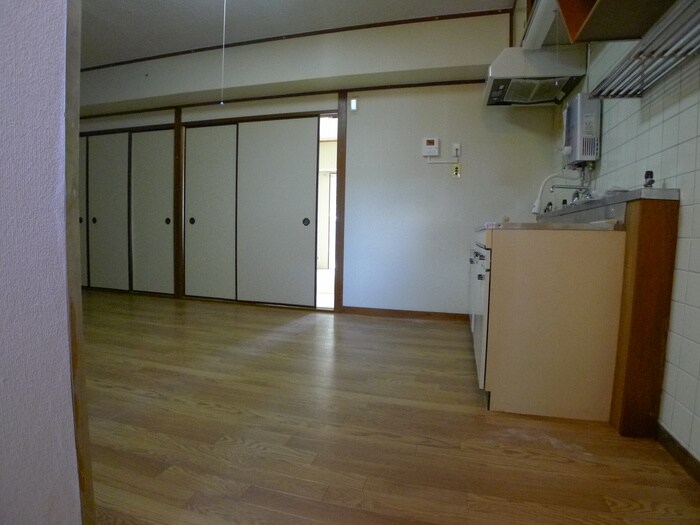 物件内観写真4　(玄関)