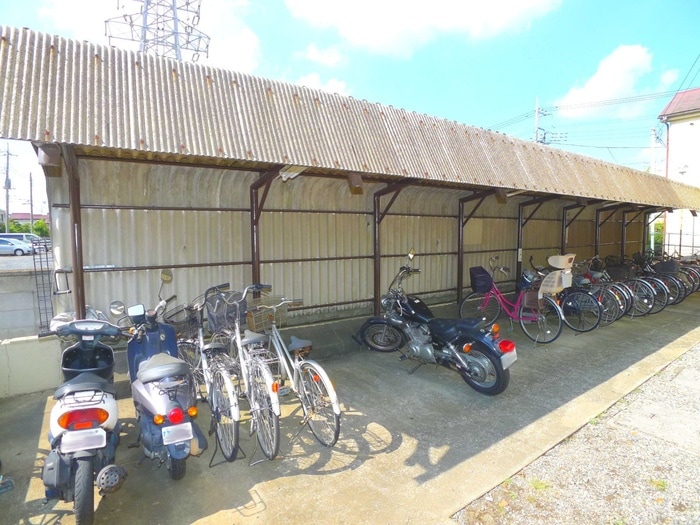 物件外観写真3　(駐輪場)