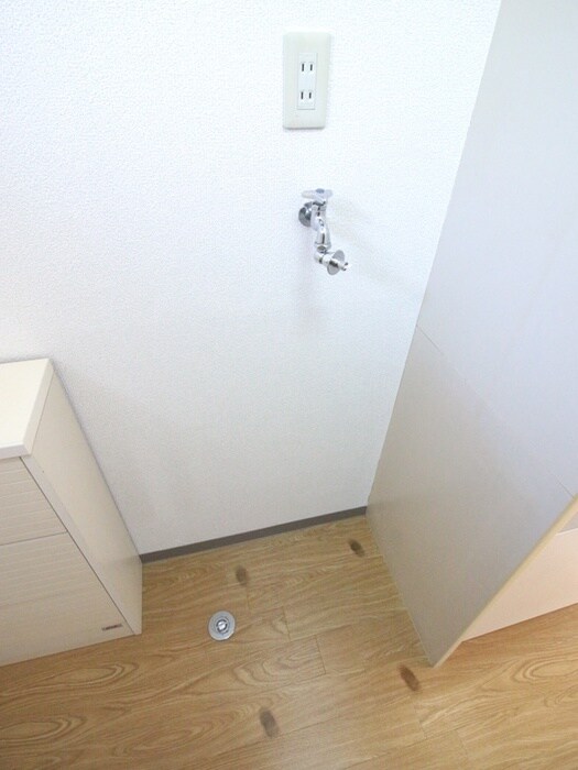 物件内観写真14　(洗濯機置場)