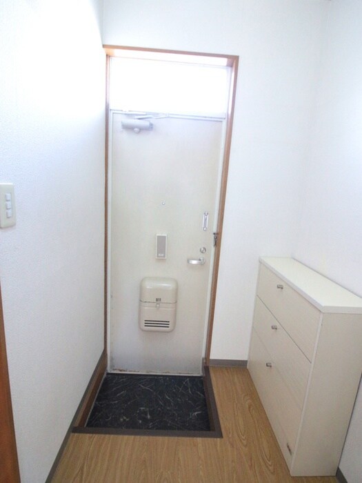 物件内観写真16　(玄関)