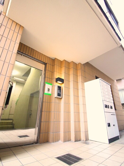 物件外観写真2　(エントランス部分)