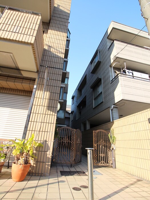 物件外観写真5　(エントランス部分)