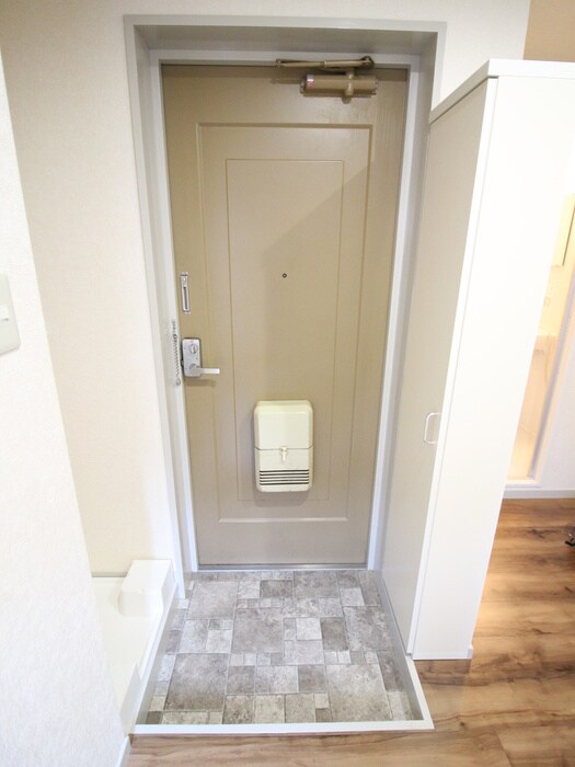 物件内観写真16　(玄関)