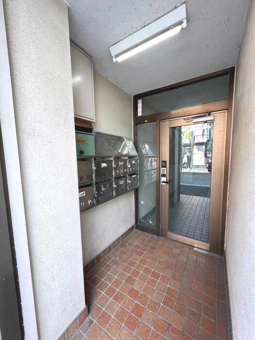 物件外観写真5　(エントランス部分)