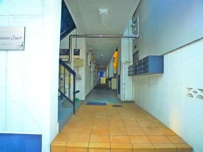 物件外観写真5　(エントランス部分)