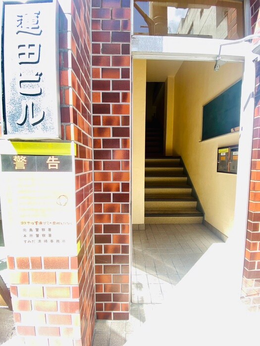 物件外観写真3　(エントランス部分)