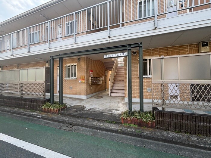 物件外観写真5　(エントランス部分)