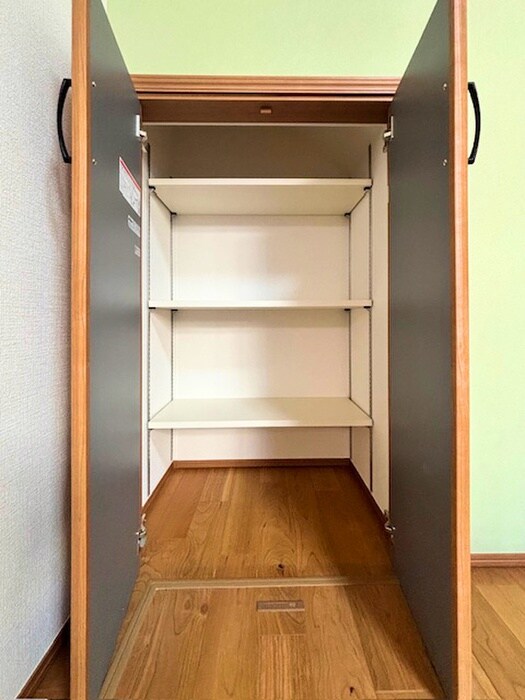 物件内観写真12　(収納)
