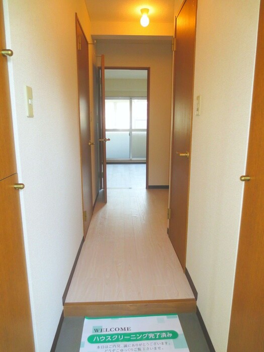物件内観写真7　(玄関)