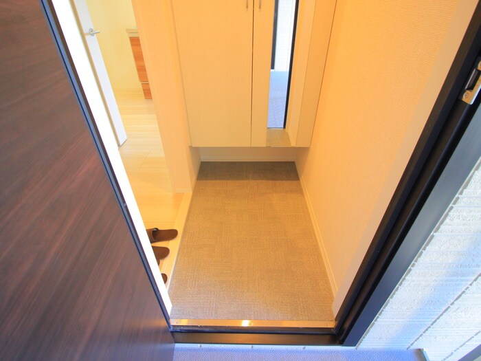 物件内観写真8　(玄関)